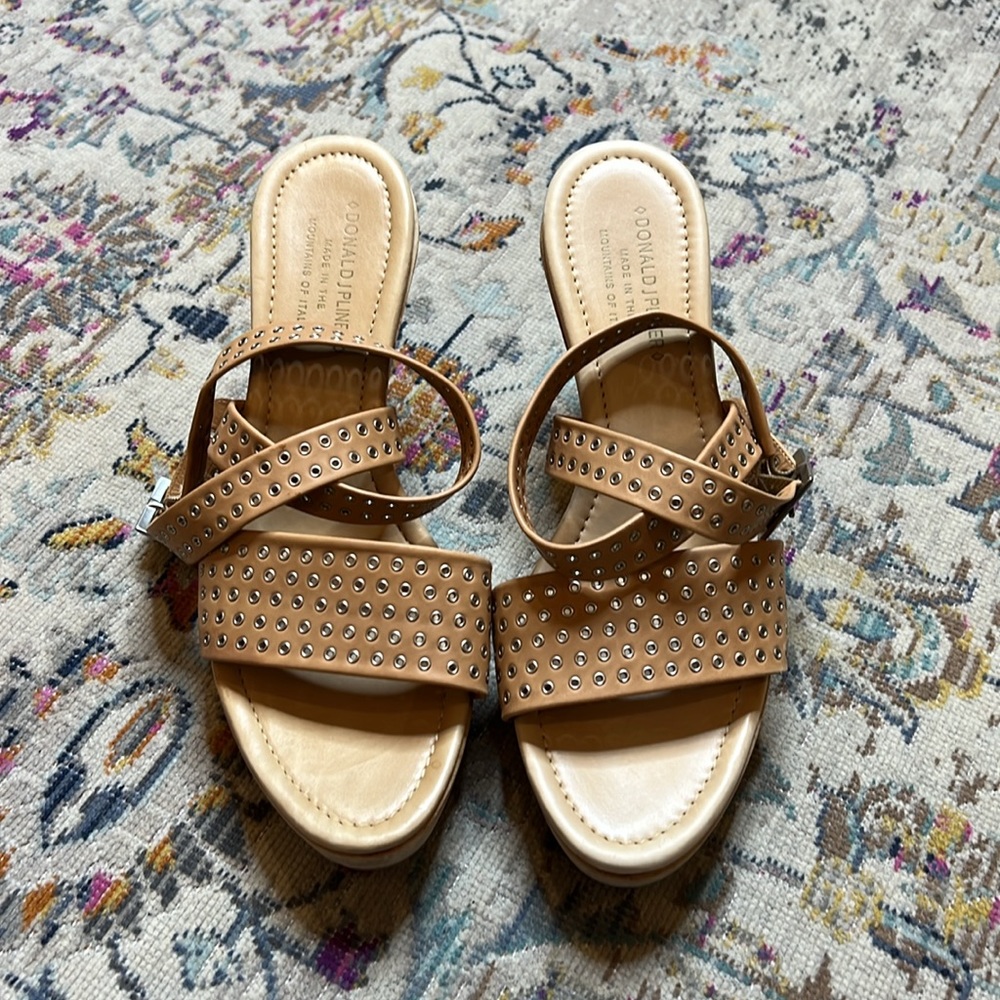 Donald J Pliner Grommet Wrap Sandal in tan size 10 Retro Vintage Look